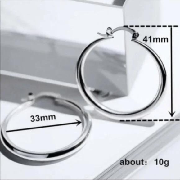 18K WHITE GOLD 1.5 ROUND HOOP EARRINGS, BEAUTIFUL EARRINGS, CUTE EARRINGS. - Picture 3 of 3